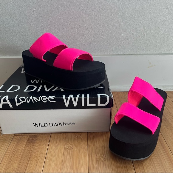 AKIRA Wild Diva Lounge Platform Sandals - Picture 1 of 5